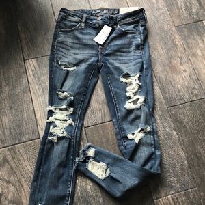 NWT American Eagle Crop Jean. Size 6R.